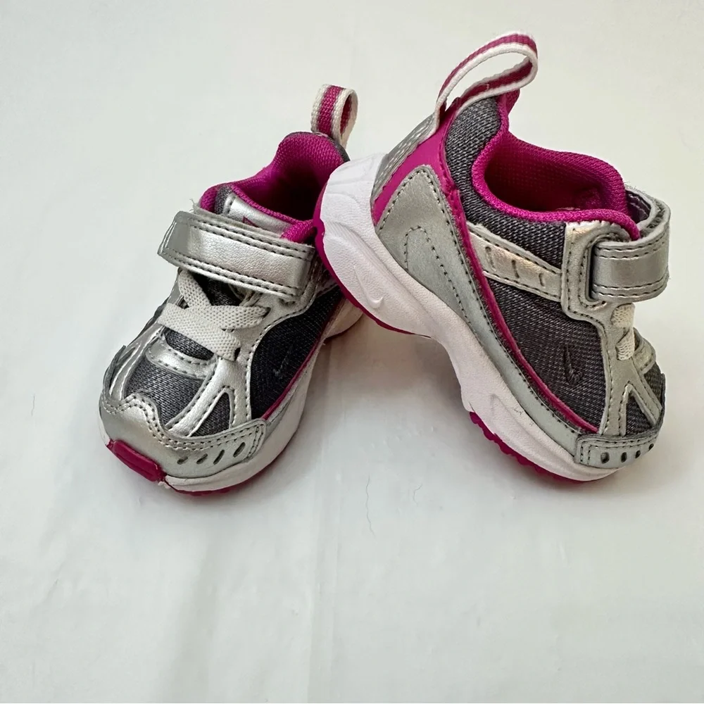 Nike Kids Sneakers - Silver and Pink